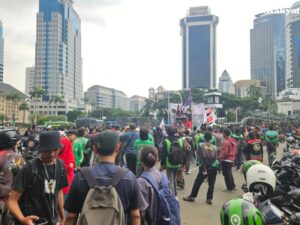 Ribuan Ojol Gelar Demo di DPR, Polisi Tegaskan Tak Bawa Senjata Api