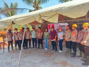 Gotong Royong Warga Pasir Putih Pendolo Dukung Penanganan Karhutla